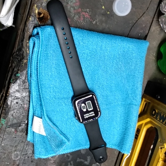 Apple watch series 5 GPS & Cellular - Picture 2 of 3